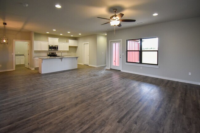 Foto del edificio - 4 Bedroom 2 Bathroom Home In Farmington, AR.