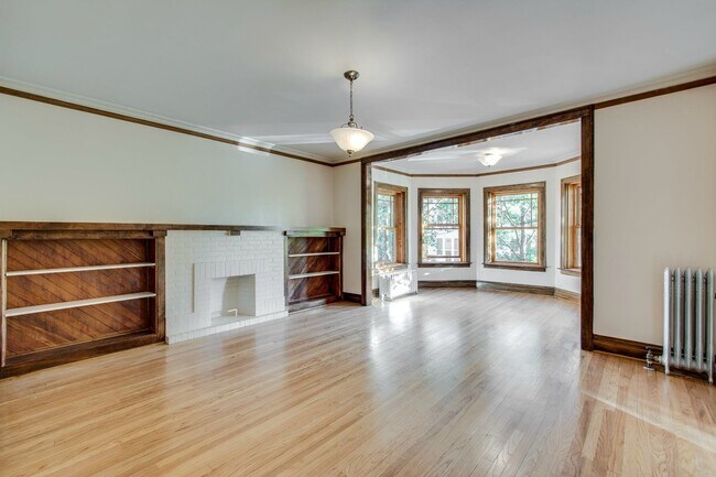 Building Photo - 1434 W Thorndale Ave