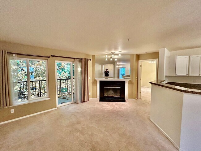 Building Photo - No Rent Until January 1, 2026!!!