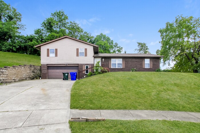 Primary Photo - Charming Tri-Level in Hamilton