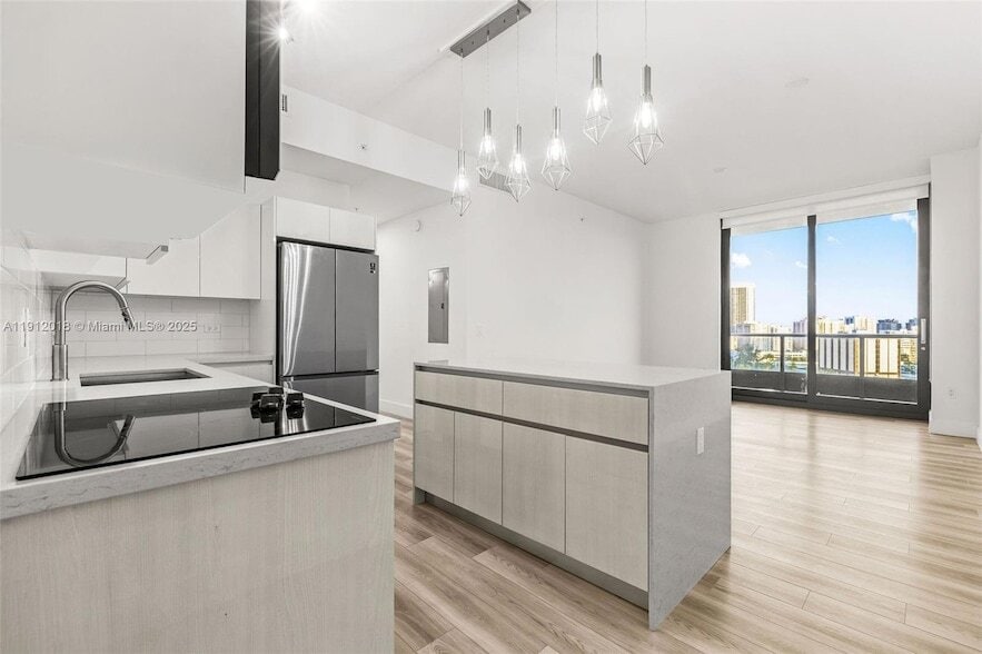 Foto principal - 101 Diplomat Pkwy