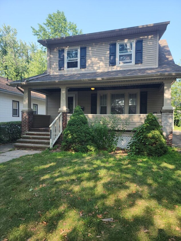 Primary Photo - 3 Bedroom House For Rent in Euclid