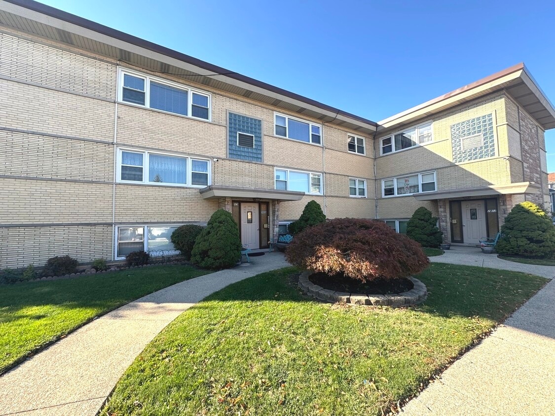 Primary Photo - 2800 N 72nd Ct