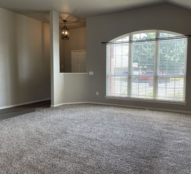 Building Photo - 1816 Creekside Dr