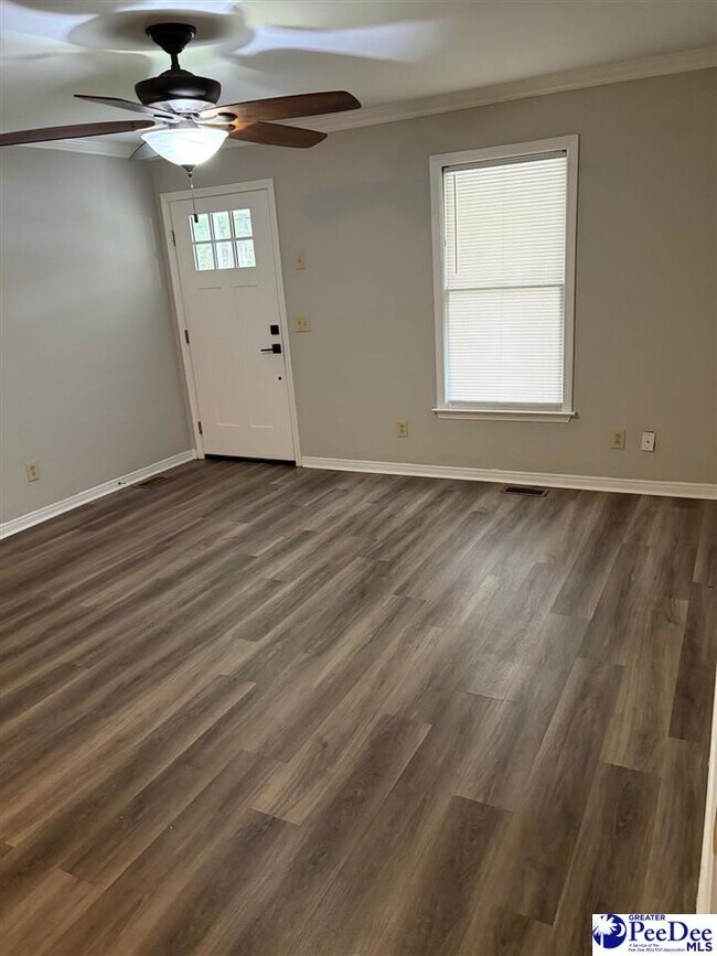 Foto del edificio - 3695 Claussen Rd