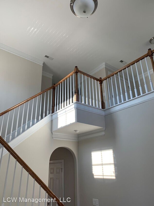 Primary Photo - 2 br, 2.5 bath House - 1091 Richmond Park ...