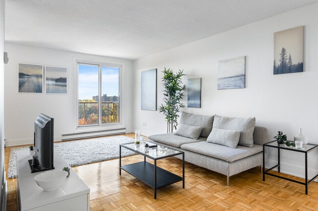 Building Photo - 2880 Carling Avenue