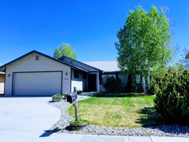 Building Photo - Great Walnut Meadows Home with Peak Views!...