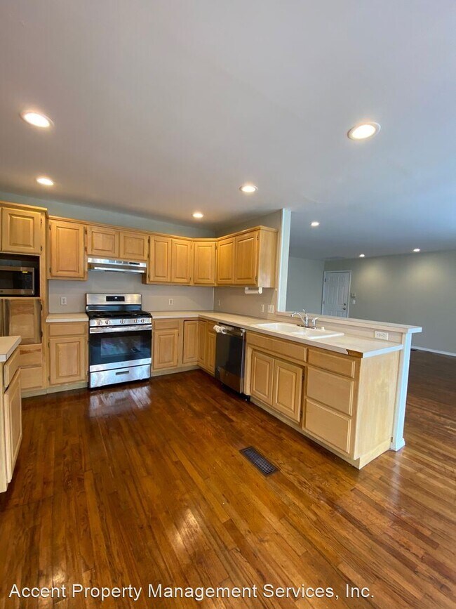 Building Photo - 4 br, 2.5 bath House - 10931 East 76th Street