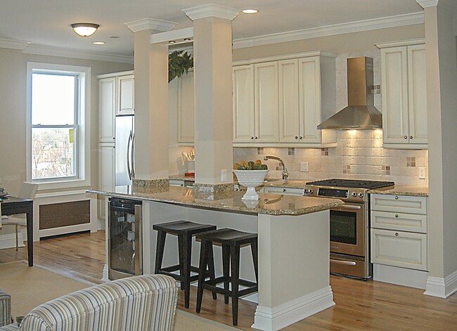 Custom Kitchen - 111 7th St