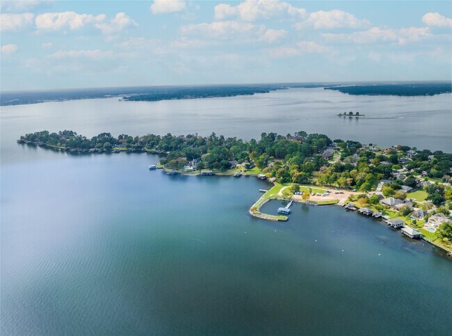 Building Photo - 9698 E Shore Dr