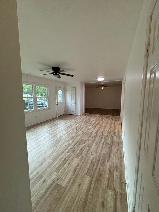 Building Photo - 163 Alva Cir