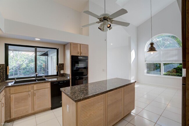 Foto del edificio - 5 br, 4.5 bath House - 115 Olympus Way