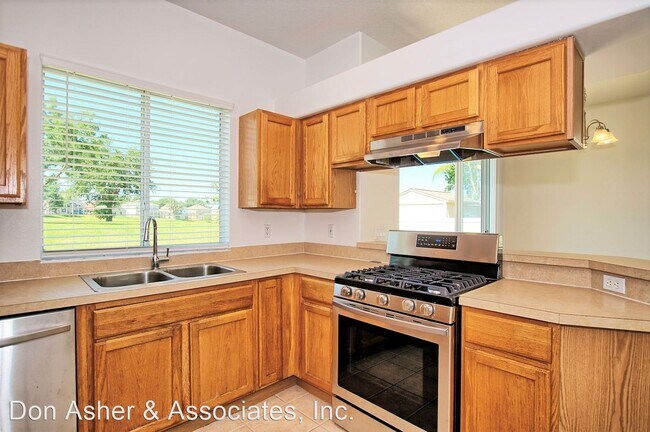 Building Photo - 4 br, 2.5 bath House - 2825 MAYFLOWER LOOP