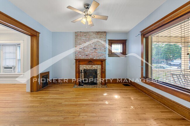 Building Photo - Charming condo with 1 Car Detached Garage!