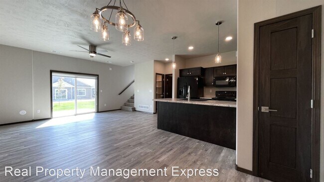 Building Photo - 3 br, 2.5 bath Apartment - Brand New Townh...