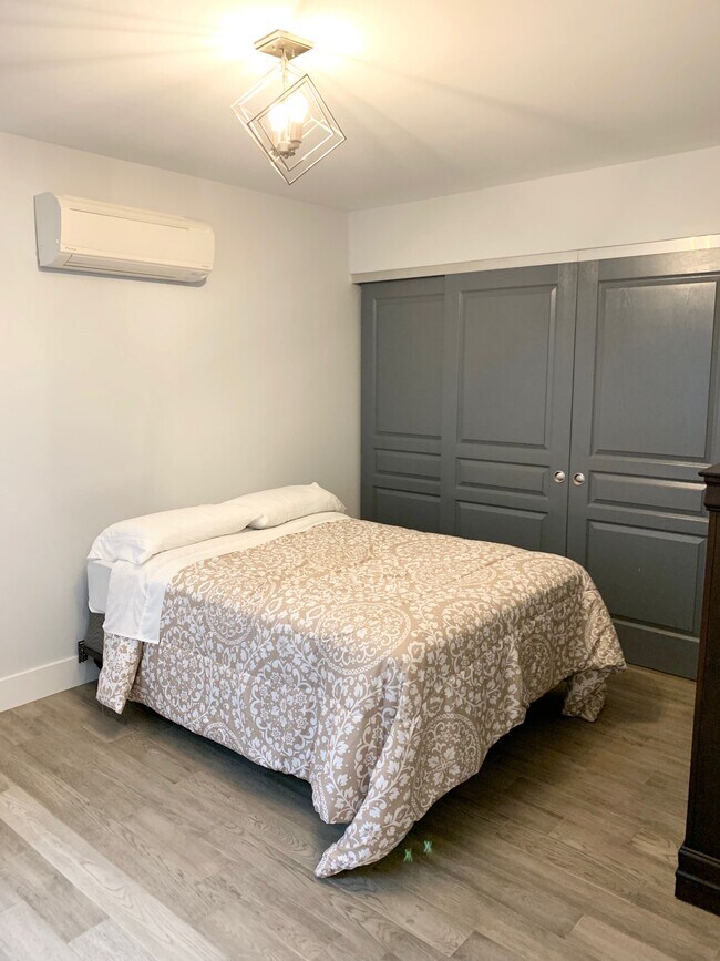 Building Photo - 107 S Albany St