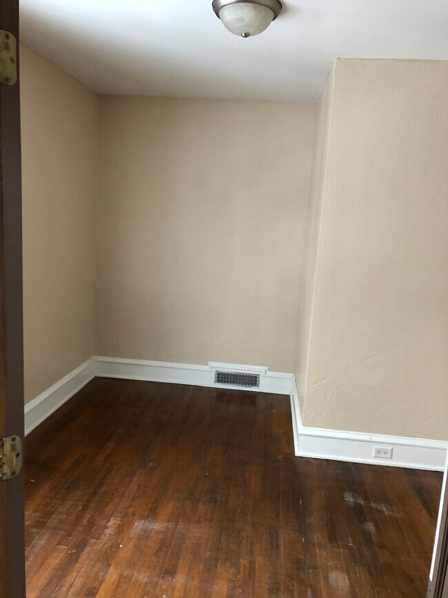 Office Room - 812 Swift Ave