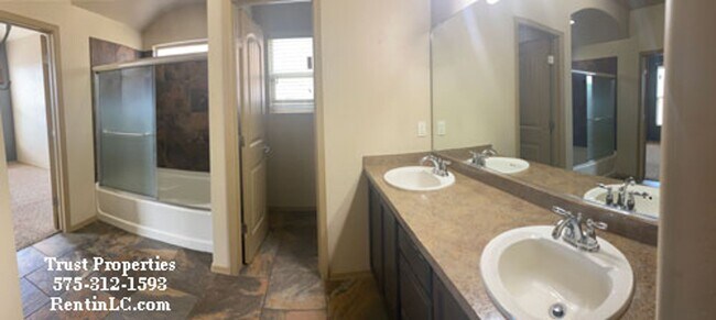 Foto del edificio - 4725 Rimrock Dr