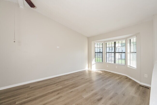Foto del edificio - 2068 Lown Farm Ln