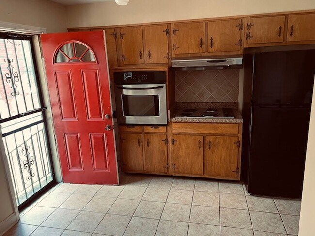 Foto del edificio - Two Bed One Bath in Volintine Evergreen