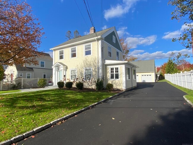 Building Photo - 40 E Maple St