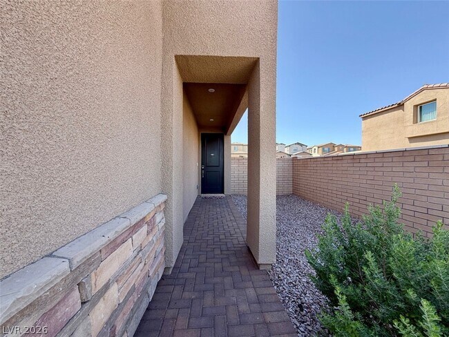 Building Photo - 227 Jaldena Ln
