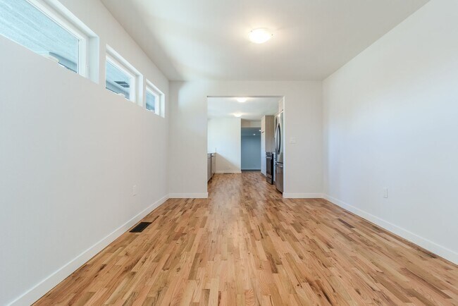 Foto del edificio - Beautifully Redesigned Home in Quiet Neighborhood