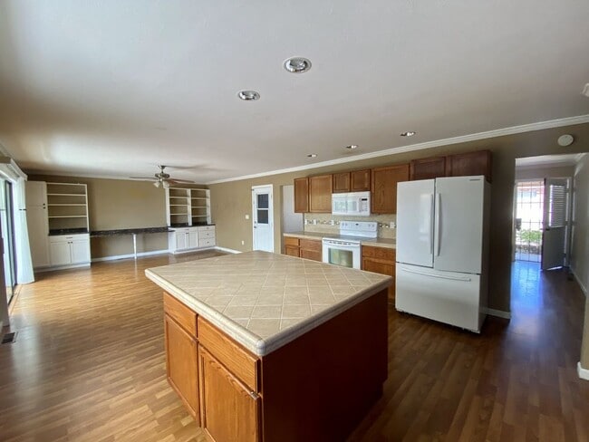 Building Photo - Charming 3 bedroom close to town