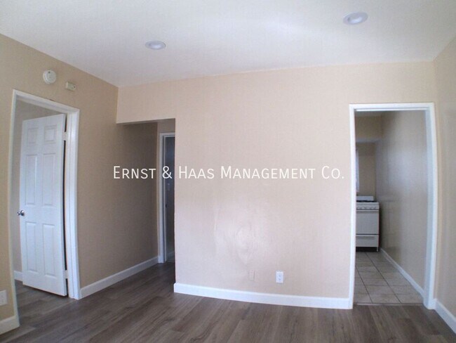 Foto del edificio - 815 E 9th St