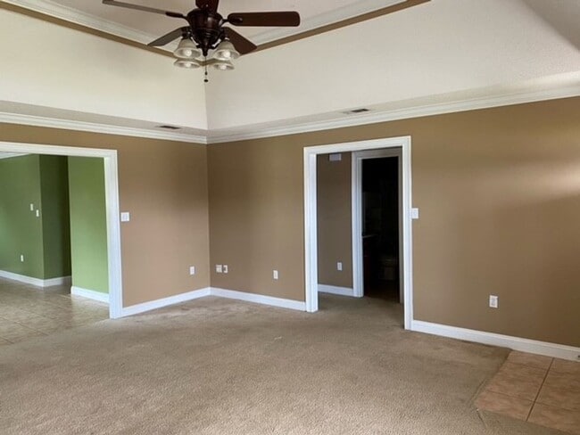 Building Photo - Beautiful 3 Bedroom/2 Bath off of Cat Cree...