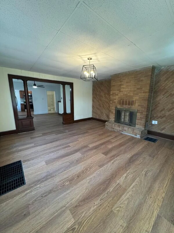 Foto del edificio - 2542 Steele Ave