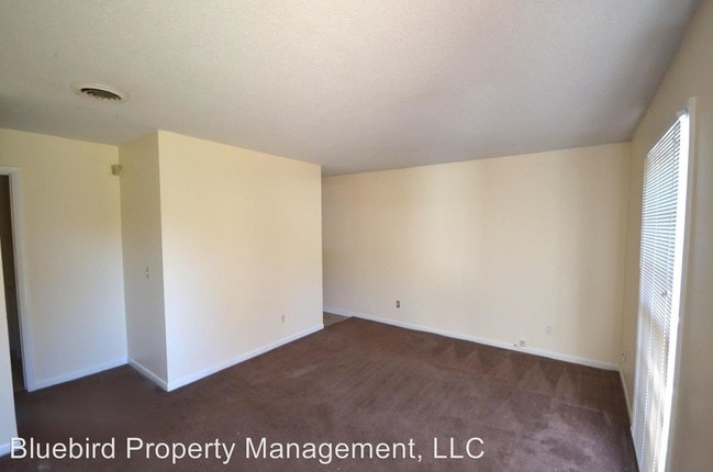 Building Photo - 2 br, 1 bath House - 2205 Apple Valley Road B