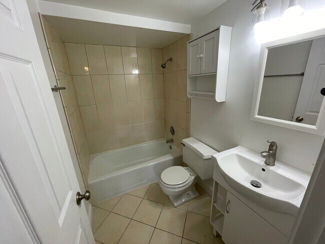 Building Photo - 2301 Beau Monde Ln