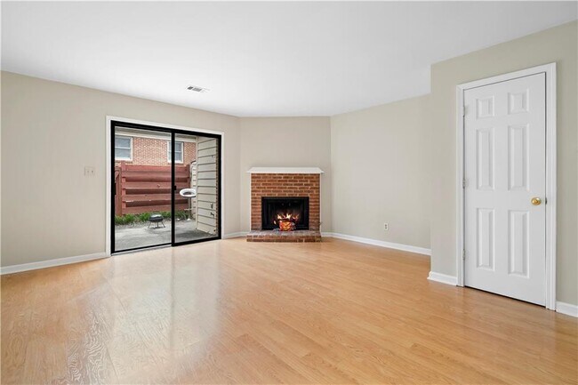 Foto del edificio - 2894 Webb Bridge Rd