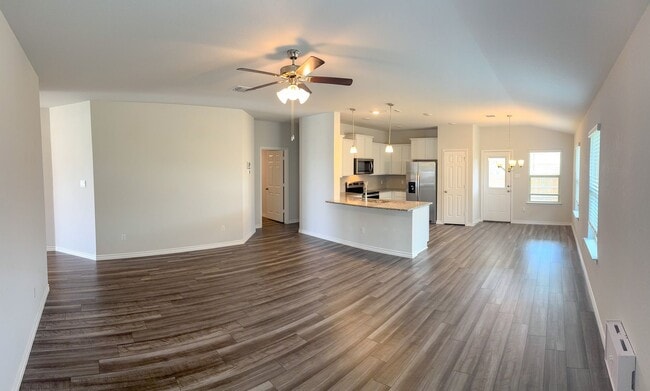Building Photo - Available NOW This charming 1 story, 3 bed...