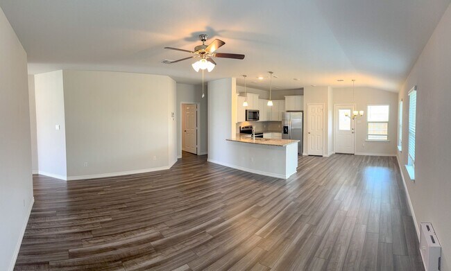 Foto del edificio - Available NOW This charming 1 story, 3 bed...