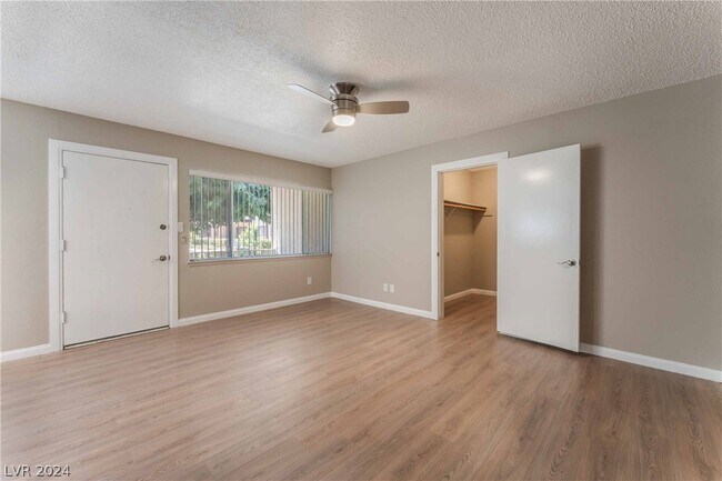 Building Photo - 350 E Desert Inn Rd