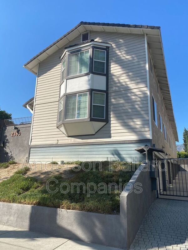 2359 Mira Vista Ave Unit C, La CrescentaMontrose, CA 91020 Condo for