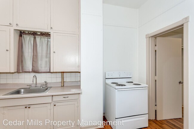 Building Photo - Studio, 1 bath House - 715 1/2 S. Martinson