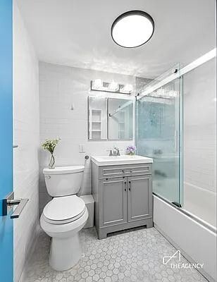 Building Photo - 211 Thompson St