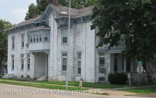 Primary Photo - 2 E Powell Ave