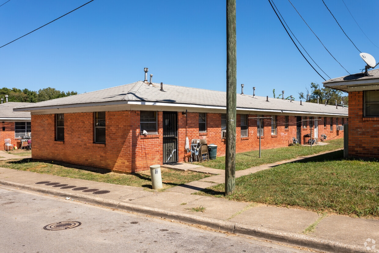 Primary Photo - Norwood Plaza Apartments