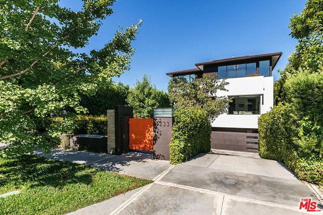 Building Photo - 4233 Shadyglade Ave