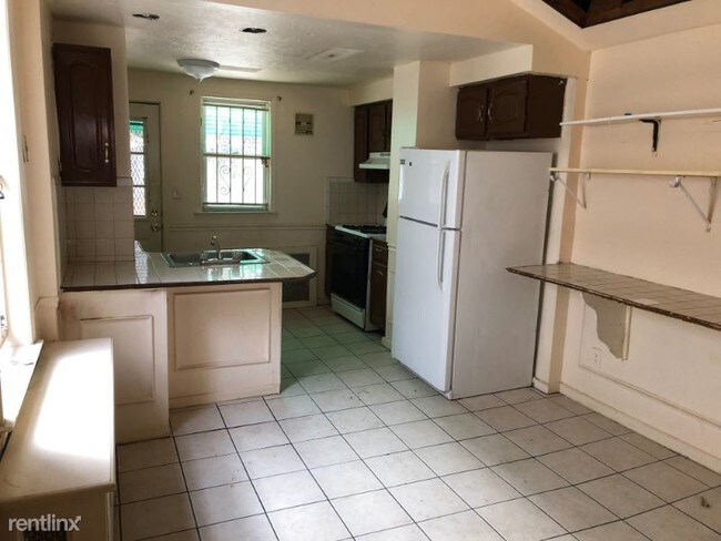 Building Photo - 3 br, 1.5 bath House - 3528 North Marvine St