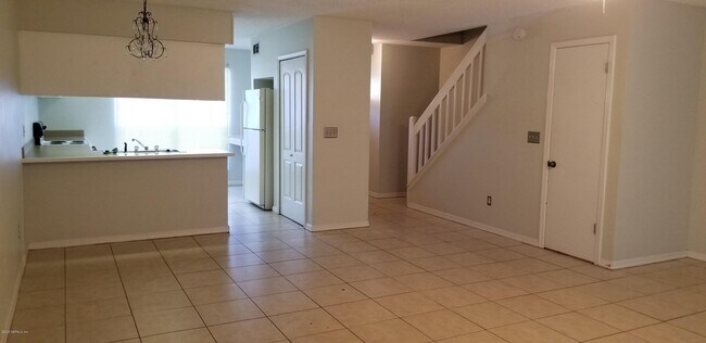 Building Photo - 5626 Bennington Dr