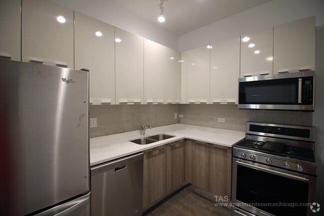 Building Photo - 930 W Dakin St