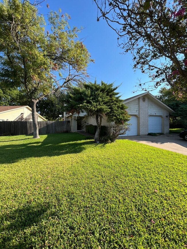 Building Photo - 2704  Aftonshire Way