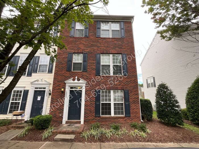 Primary Photo - 15626 King Louis Ct