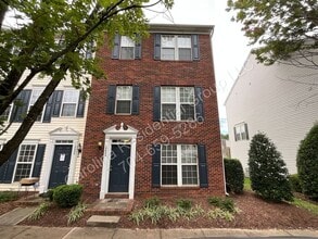 Building Photo - 15626 King Louis Ct